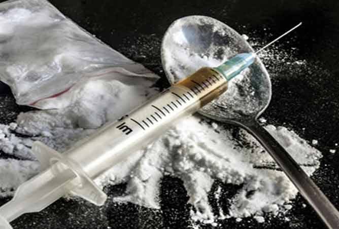 தெற்கில் ஊசி மூலம் உடலில் போதைப்பொருளை ஏற்றும் வியாபாரத்தில் ஈடுபட்ட கும்பல் சிக்கியது!