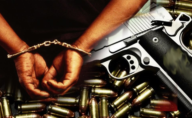 யாழ்ப்பாணத்தைச் சேர்ந்த 2 இளைஞர்கள் வத்தளையில் கைத்துப்பாக்கியுடன் கைது!  – பொலிஸார் தீவிர விசாரணை.