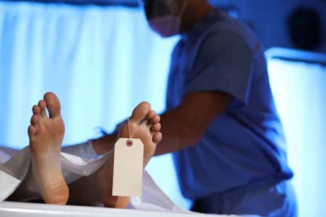 தெலங்கானா மருத்துவமனையில் அதிர்ச்சி: ‘இறந்துவிட்டார்’ எனக் கருதி உயிருடன் இருந்த நோயாளி சவக்கிடங்கில் தூக்கி வீசப்பட்டார்!