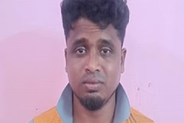 கரூர்: காதலை முறித்த ஆத்திரத்தில் கல்லூரி மாணவி மீது கொதிக்கும் எண்ணெய்யை ஊற்றிவிட்டு தப்பிய நபர் கைது!