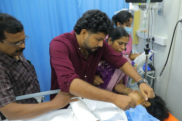 மருத்துவமனையில் அரங்கேறிய நெகிழ்ச்சி! விபத்தில் காயமடைந்த மணமகள் கழுத்தில் தாலி கட்டிய மணமகன்