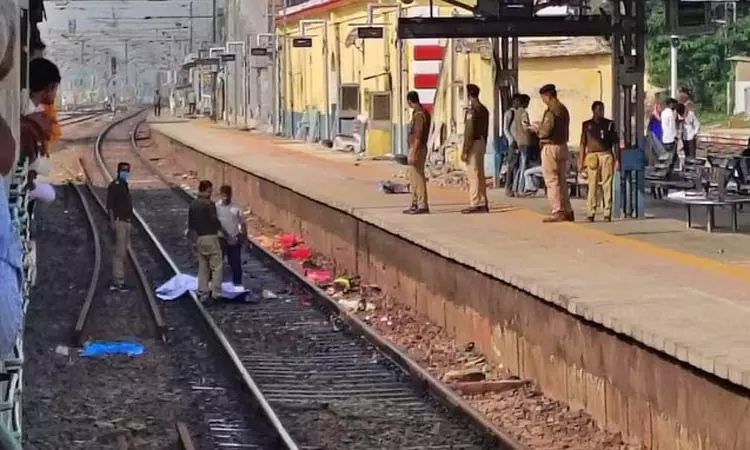 லக்னோ அருகே விபத்து: நேதாஜி எக்ஸ்பிரஸ் மோதியதில் 4 பேர் உடல் சிதறி பலி!