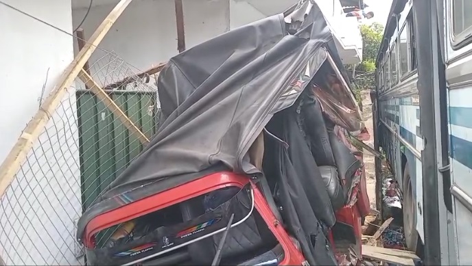 கோர விபத்தில் பெண் ஒருவர் பரிதாபச் சாவு!  – இருவர் படுகாயம்.