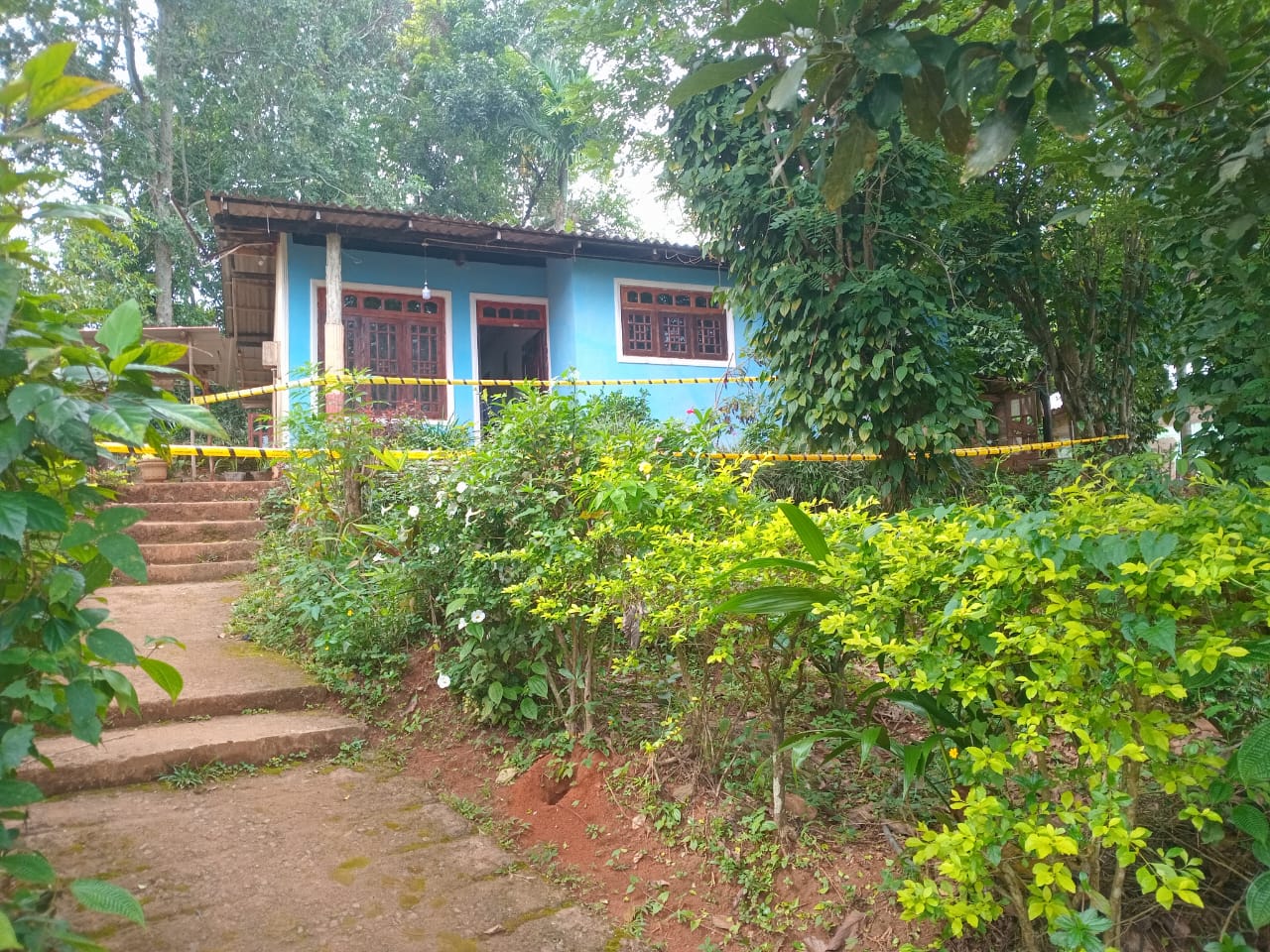 காதலியான 16 வயது மாணவியைக் கழுத்தறுத்து கொலை செய்த 27 வயது இளைஞர் உயிர்மாய்ப்பு!  – கம்பளையில் பயங்கரம்.