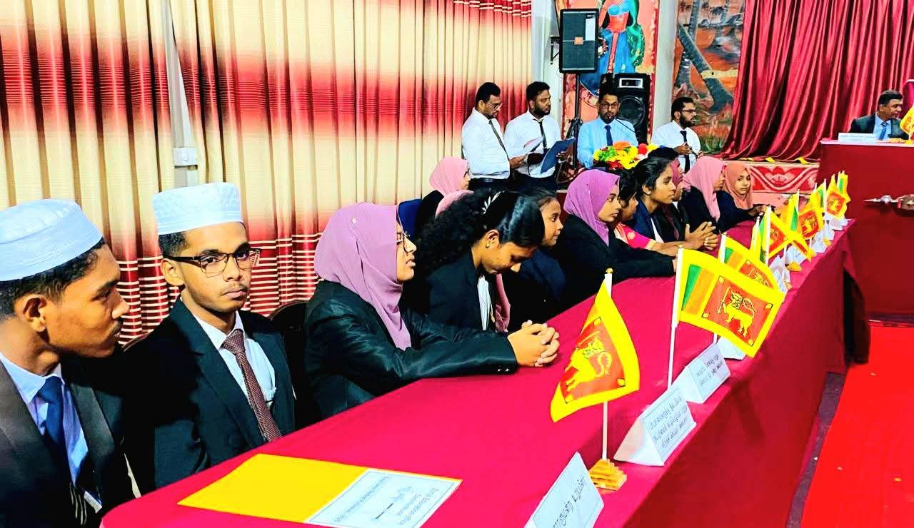 வீரமுனையில் சிறப்பாக நடைபெற்ற  சம்மாந்துறை வலய மாணவர் நாடாளுமன்ற நிகழ்வு!