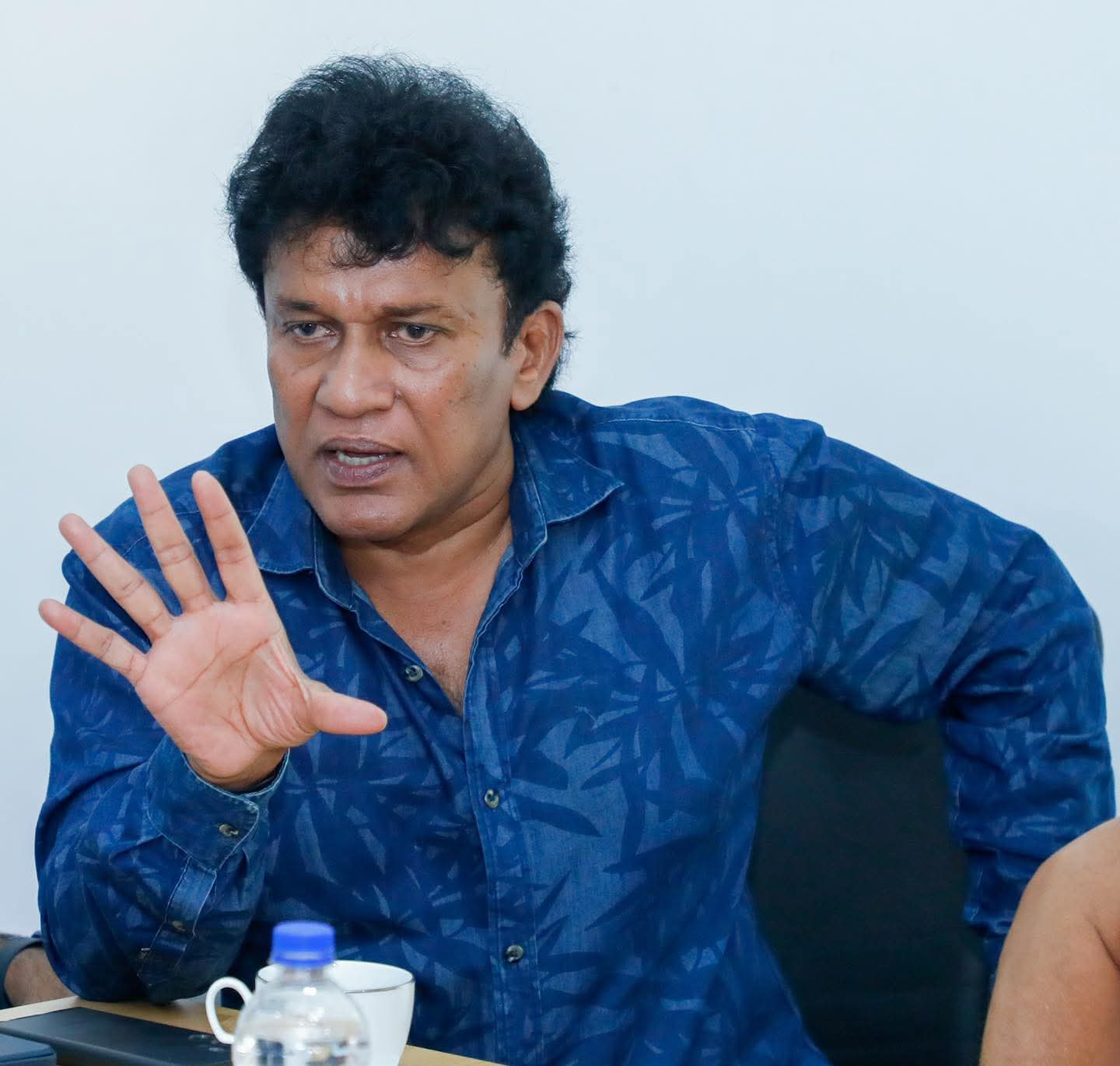 மாகாண சபைத் தெரிவுக்குழுத் கூட்டம் திகதி குறிப்பிடாமல் திடீரென ஒத்திவைப்பு  – அரசின் அசமந்தப் போக்கே காரணம் என மனோ குற்றச்சாட்டு.
