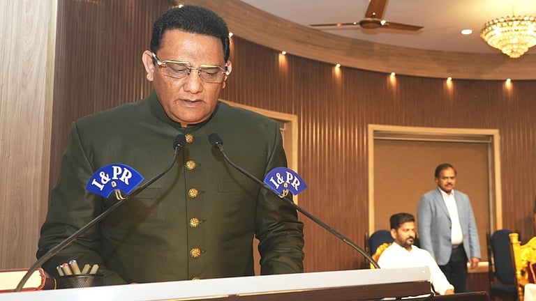 முன்னாள் கிரிக்கெட் வீரர் முகமது அசாருதீன் தெலங்கானா மாநில அமைச்சராகப் பதவி ஏற்றார்!