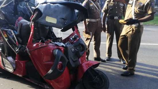 ஹயஸ் வாகனம் மோதி ஓட்டோ சாரதி மரணம்!