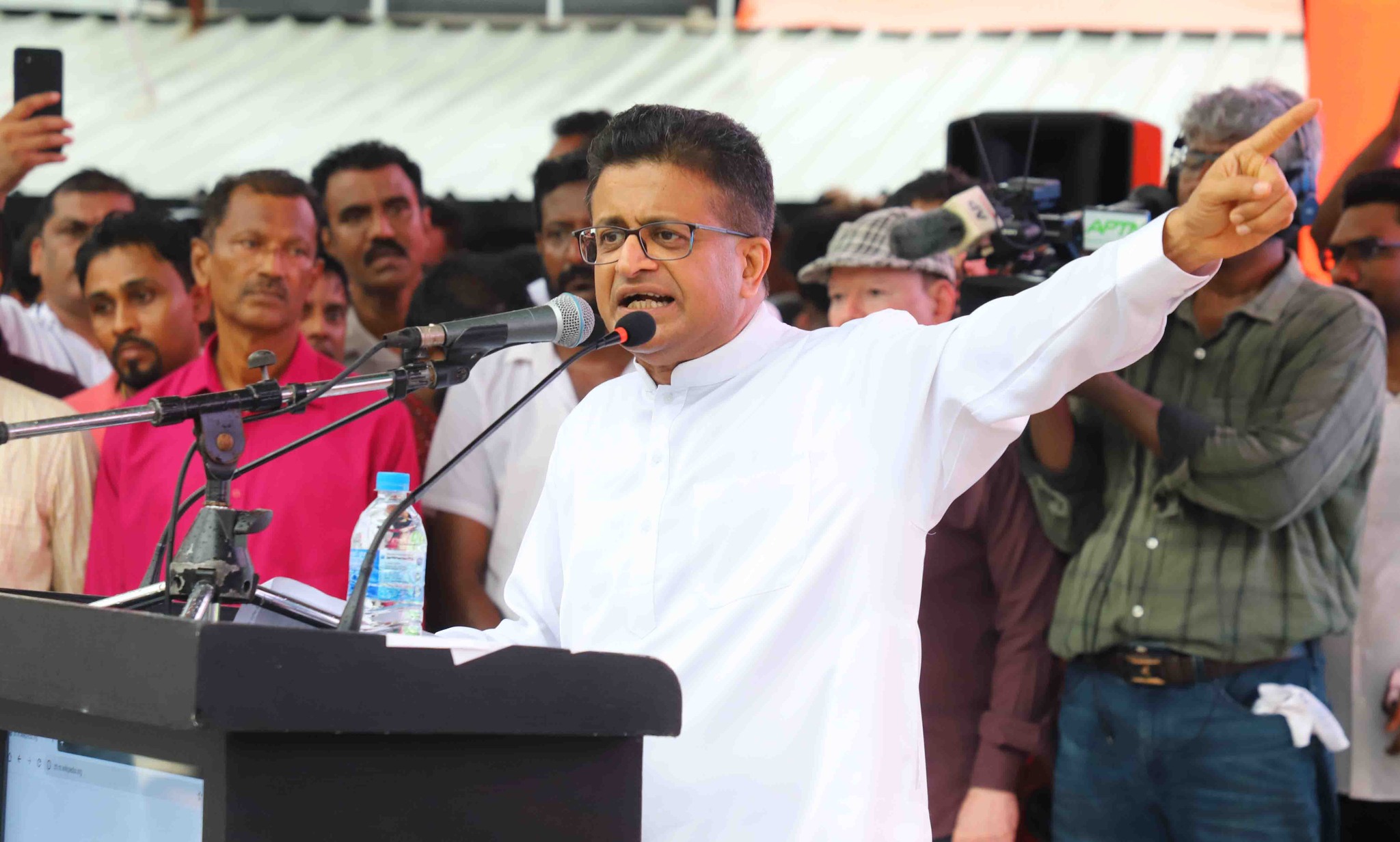 பொய்களைக் கூறியமைக்காக  மஹிந்தவிடம் அநுரகுமார மன்னிப்பு கேட்க வேண்டும்.