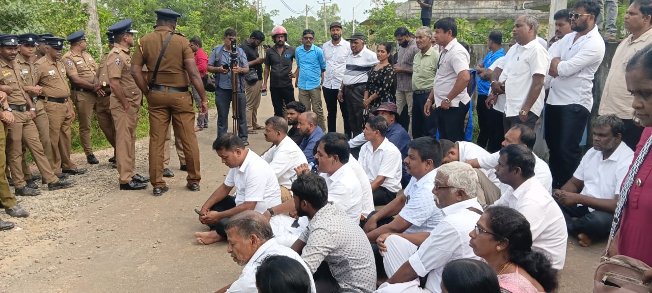 திஸ்ஸ விகாரைக்கு எதிராகப் போராட்டம்    தையிட்டியில் பொலிஸார் அராஜகம்!  – மதத் தலைவர், அரசியல்வாதிகள் கைது.