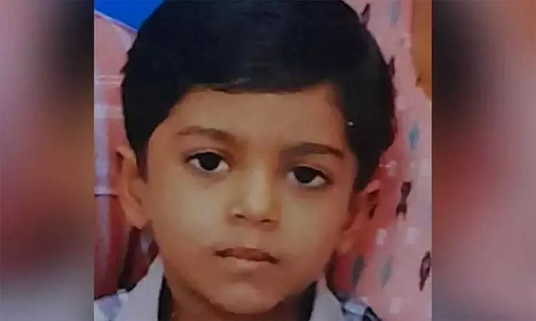 கோழிக்கோட்டில் சோகம்: 5 வயது மகனை கழுத்தை நெரித்துக் கொன்ற தாய்!