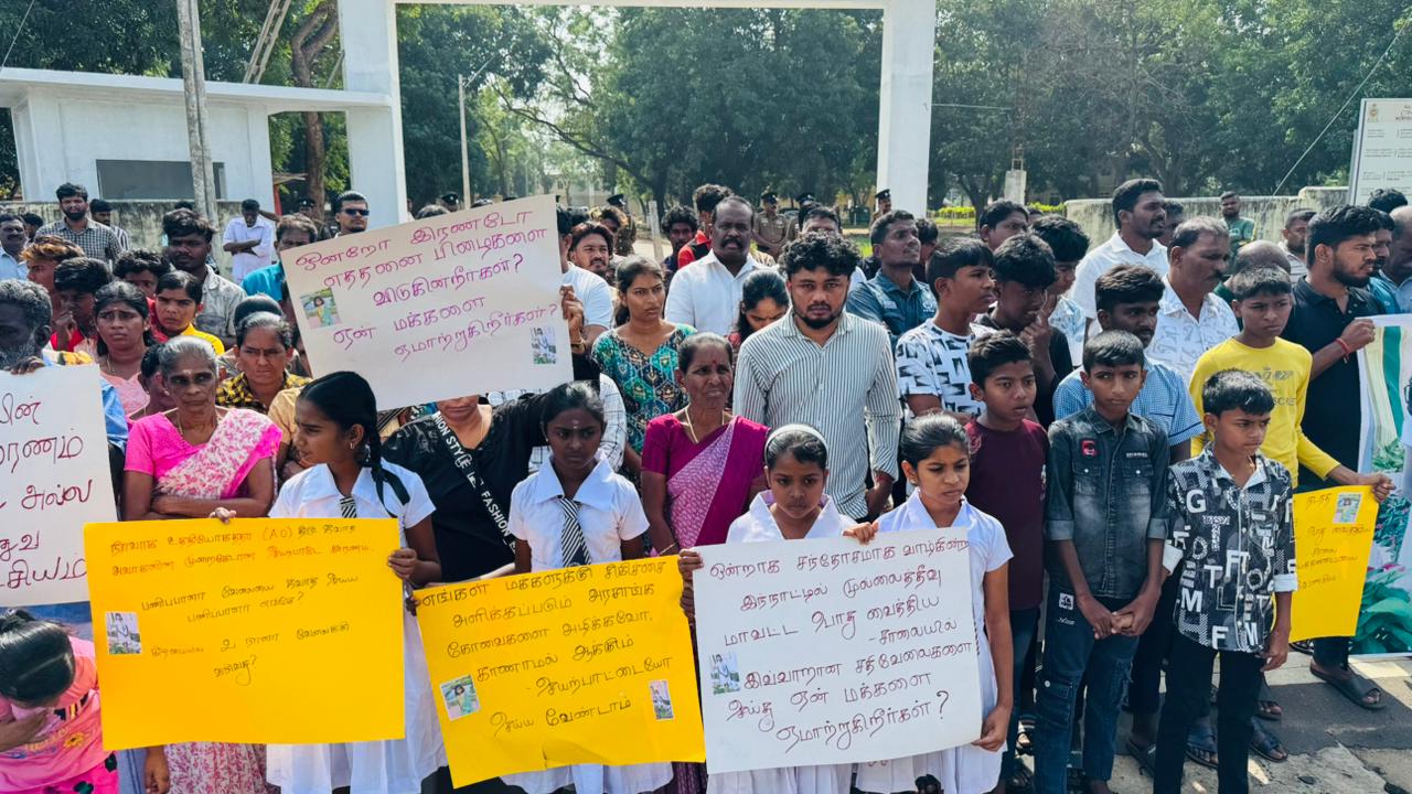 டினோஜாவுக்கு நீதி கோரி முல்லைத்தீவில் போராட்டம்.