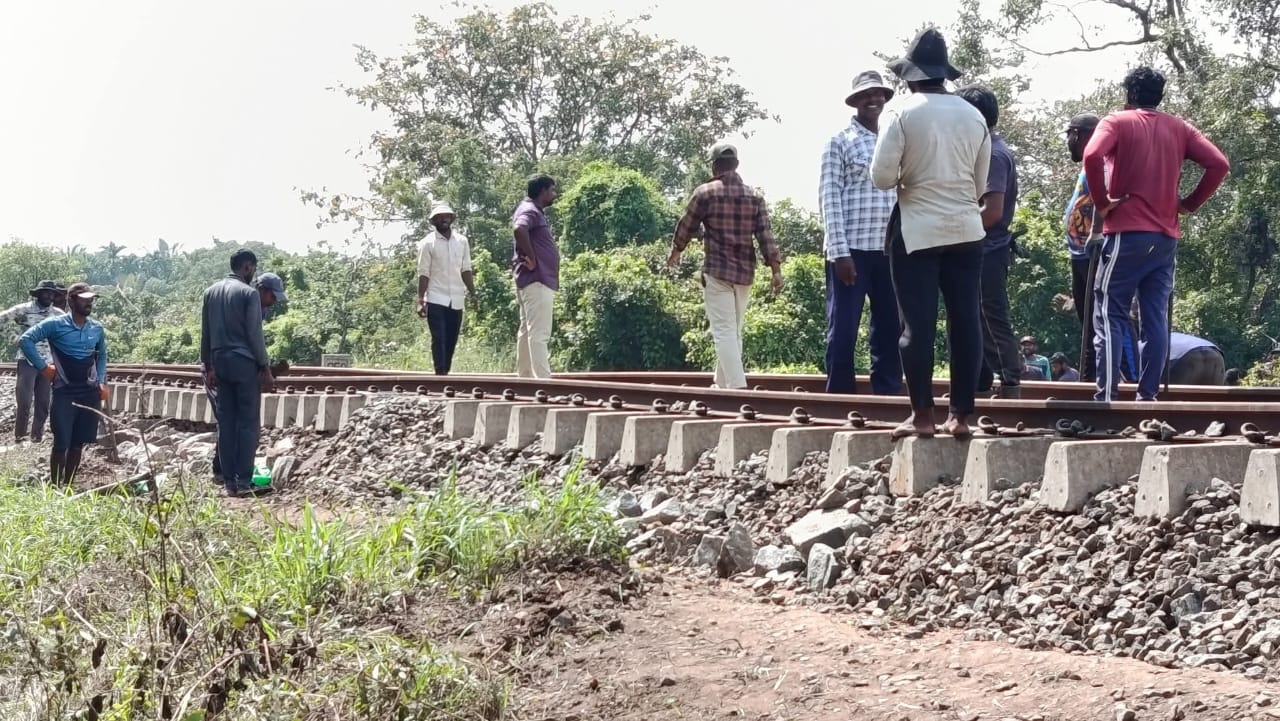 பேரனர்த்தத்தால் பாதிப்படைந்த  யாழ். – வவுனியா ரயில் பாதைகளை சீரமைக்கும் நடவடிக்கைகள் ஆரம்பம்.