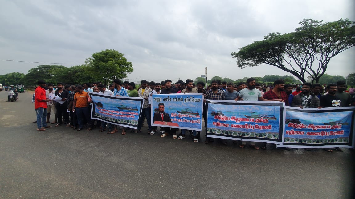 இந்திய மீனவர்களின் அத்துமீறலுக்கு எதிராக யாழில் பெரும் போராட்டம்  – 4 தரப்புகளிடம் மகஜர்களும் கையளிப்பு.