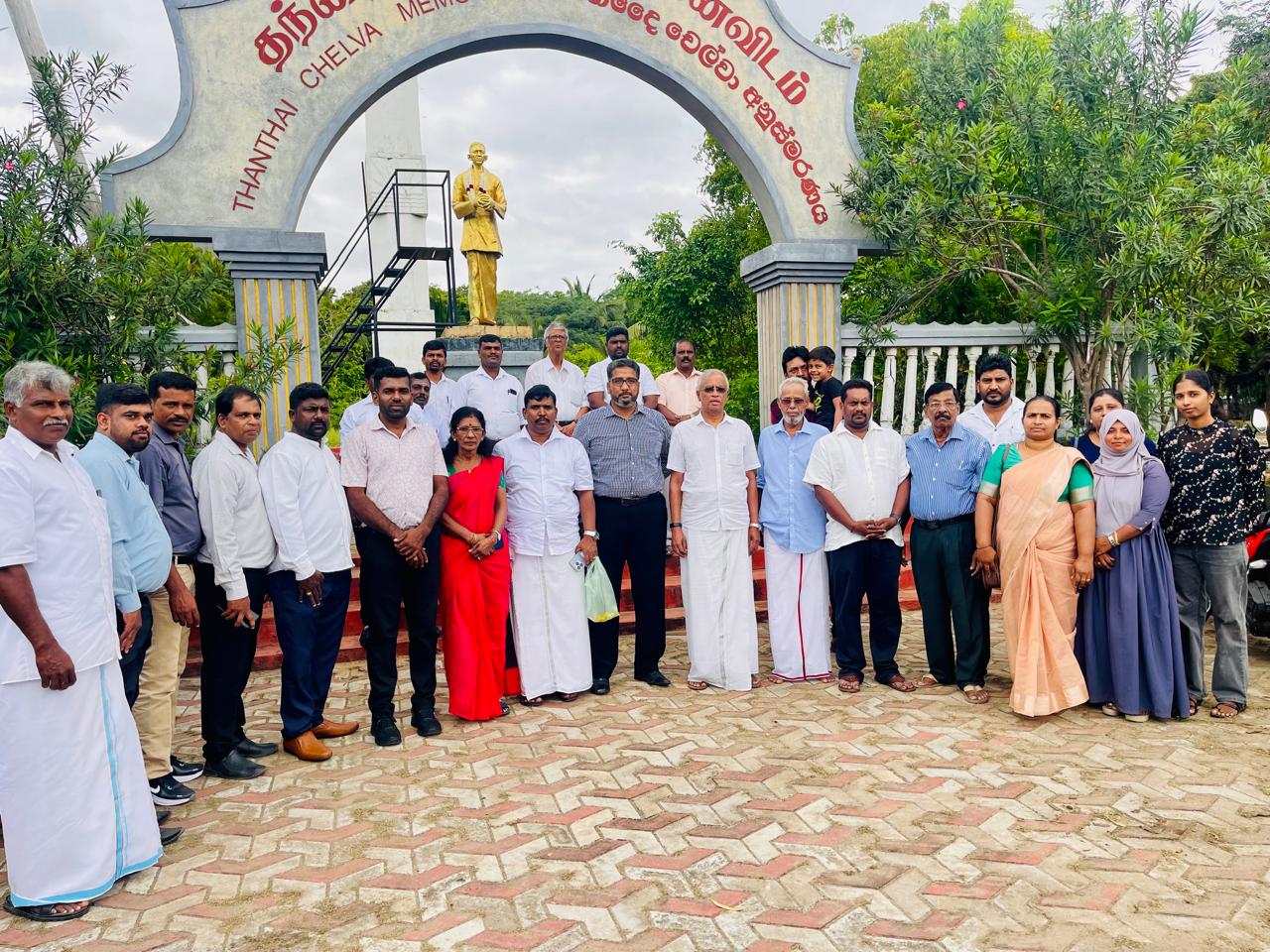 யாழில் தந்தை செல்வாவின் உருவச்சிலைக்கு மாலை அணிவித்து தமிழரசு இன்று மரியாதை.