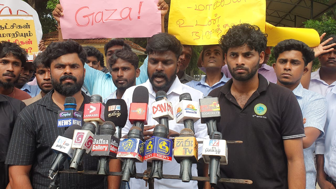 “தையிட்டி எங்கள் சொத்து; விகாரையை உடன் அகற்று!”  திட்டமிட்ட கைதுகளை நிறுத்துமாறும் யாழ். பல்கலை மாணவர்கள் போராட்டம்.