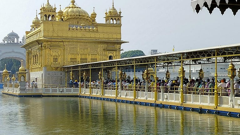 பஞ்சாபின் 3 புனித தலங்களில் மதுபானம், இறைச்சிக்கு தடை