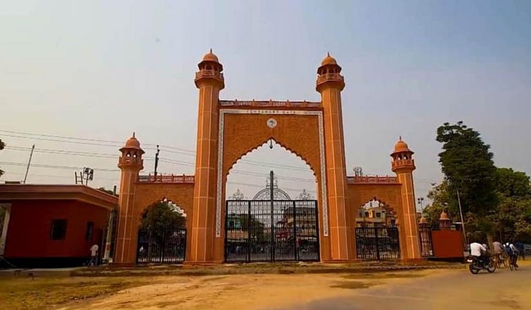 பல்கலைக்கழக வளாகத்திலேயே ஆசிரியருக்கு நேர்ந்த கதி! அலிகாரில் நடந்த பகீர் கொலைச் சம்பவம்