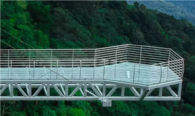 ஆந்​திர மாநிலம் விசாகப்​பட்​டினத்​தில் இந்தியாவின் மிக நீள​மான கண்​ணாடி நடை​பாலம் திறப்பு!