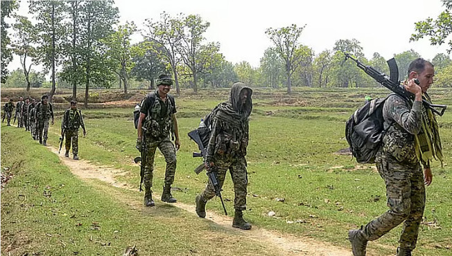 சத்தீஸ்கர் துப்பாக்கிச் சூடு: 12 நக்சல்கள் சுட்டுக்கொலை; 3 வீரர்கள் வீரமரணம்