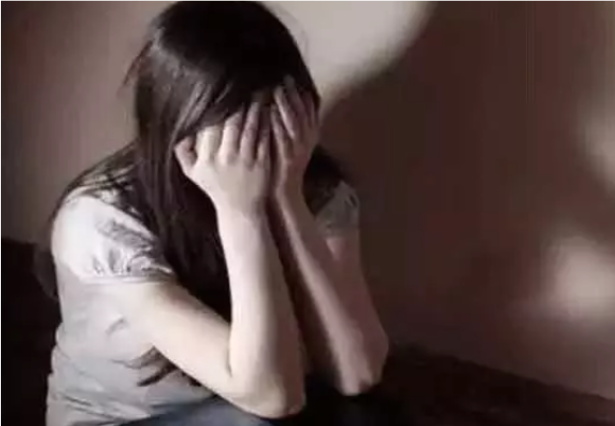 சொந்த மகள்களுக்கு இழைக்கப்பட்ட கொடூரம்: தந்தையின் வெறிச்செயலால் கிராமமே கொதிப்பு!