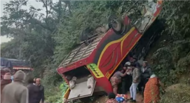 பத்ராசலம் ராமர் கோயில் சென்று திரும்பியபோது சோகம்: ஆந்திராவில் பேருந்து விபத்தில் 9 பக்தர்கள் உயிரிழப்பு