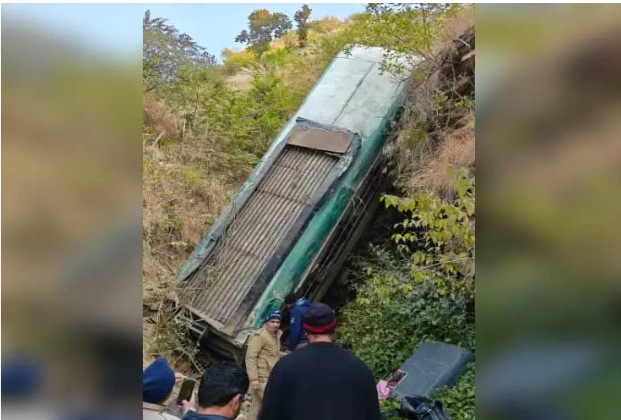 உத்தரகாண்டில் பயங்கரம்: சாலையோர பள்ளத்தில் பேருந்து கவிழ்ந்து 6 பேர் பலி!