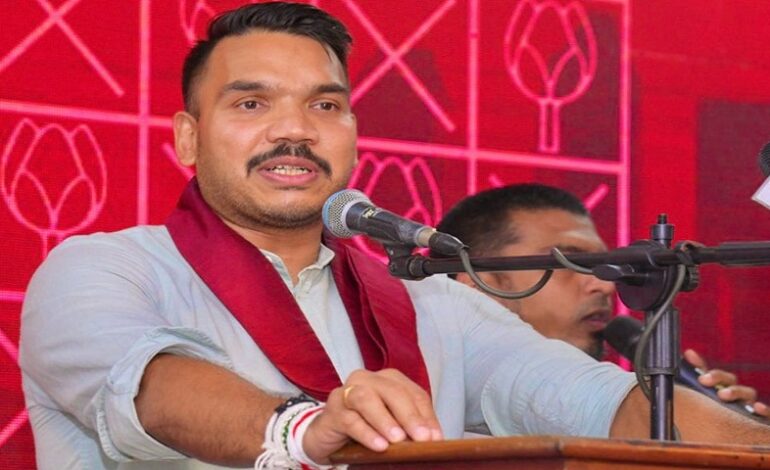 புலிகளைத் திருப்திப்படுத்தவே டக்ளஸ், பிள்ளையான் கைது!  – நாமல் கண்டுபிடிப்பு.