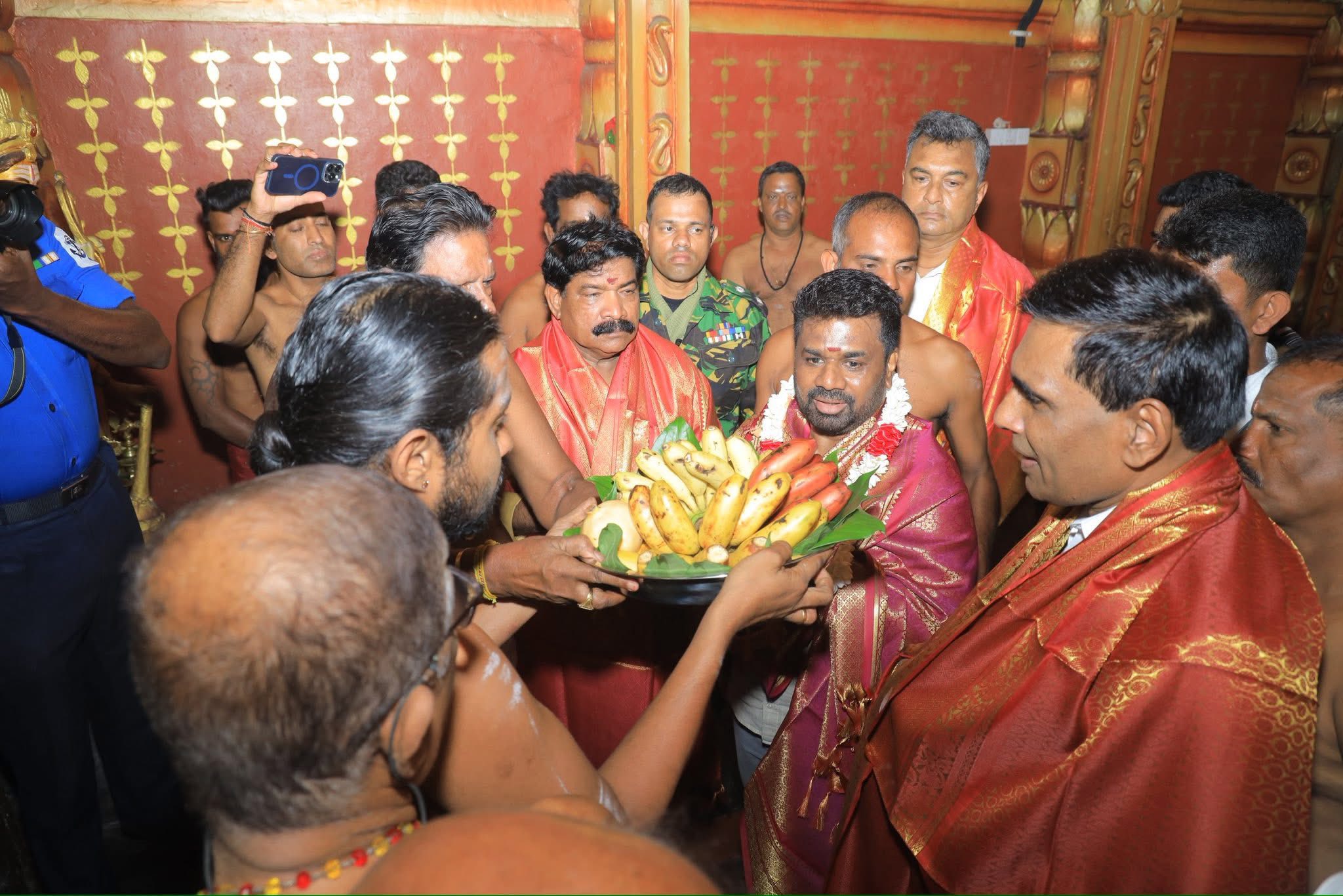 நயினை அம்மனையும் வழிபட்ட ஜனாதிபதி!