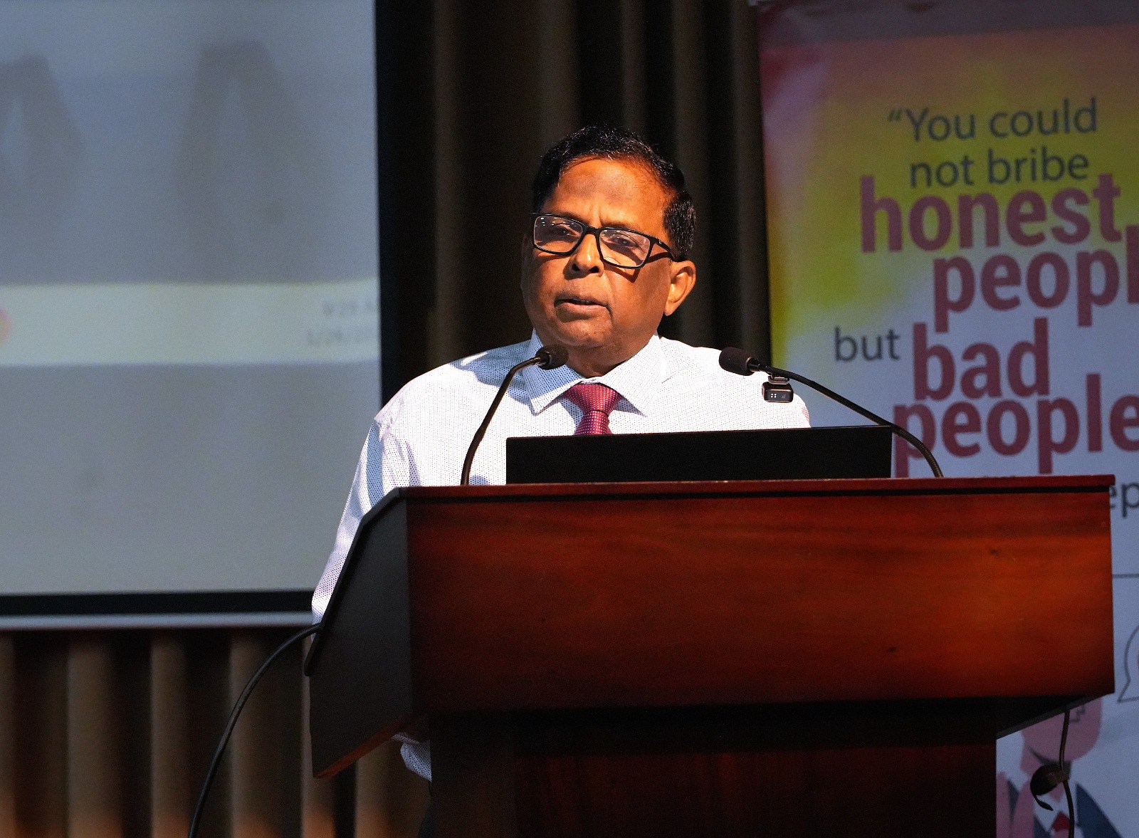 ஊழலை ஒழிப்பதில் அநுர அரசு உறுதி; யாராக இருந்தாலும் தப்பவே முடியாது!  – வடக்கு ஆளுநர் வேதநாயகன் எச்சரிக்கை.