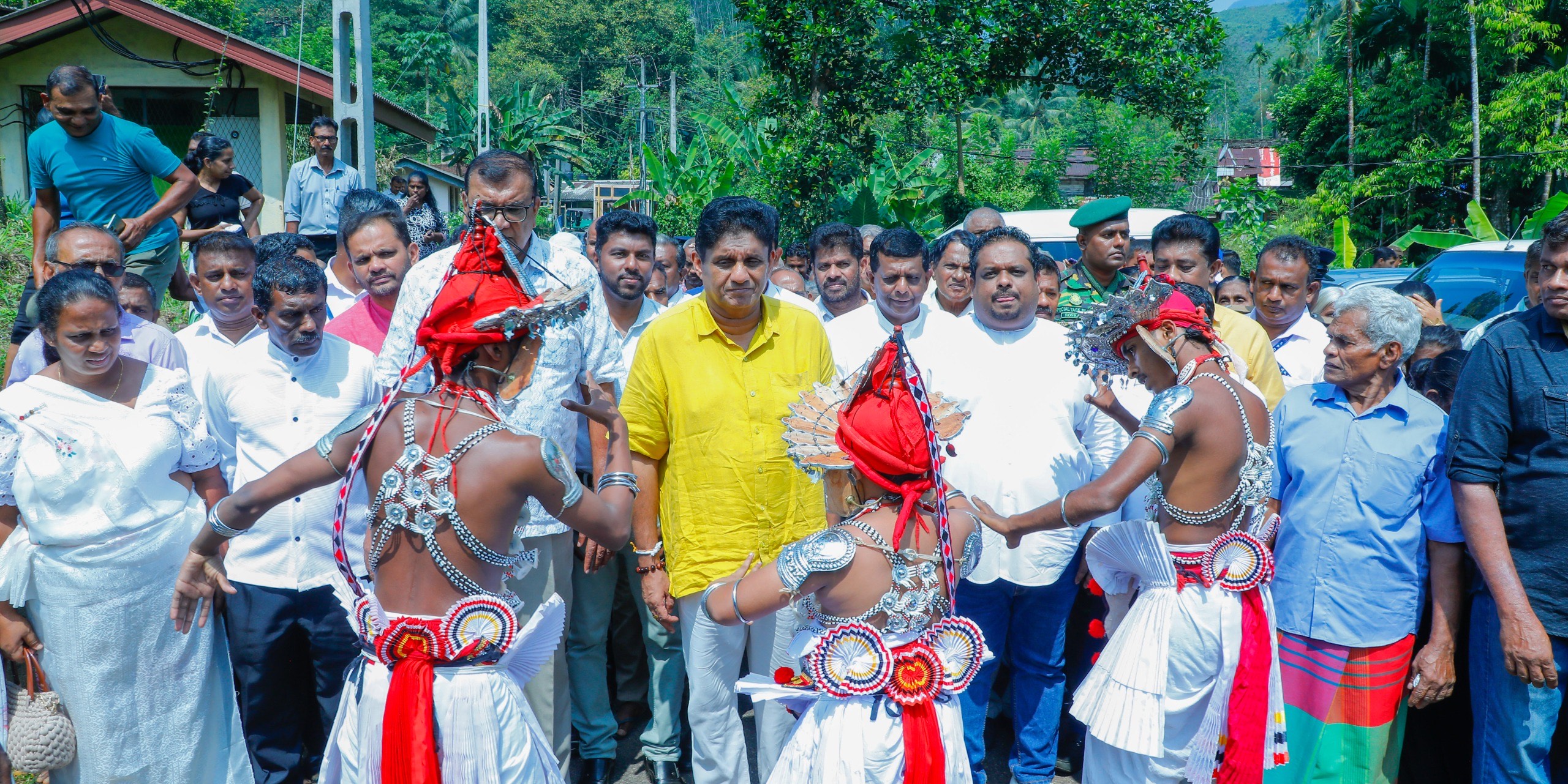 கல்வியை ஆபாசமாக்கும் முயற்சிகளுக்கே எதிர்ப்பு!  – இப்படி சஜித் கூறுகின்றார்.