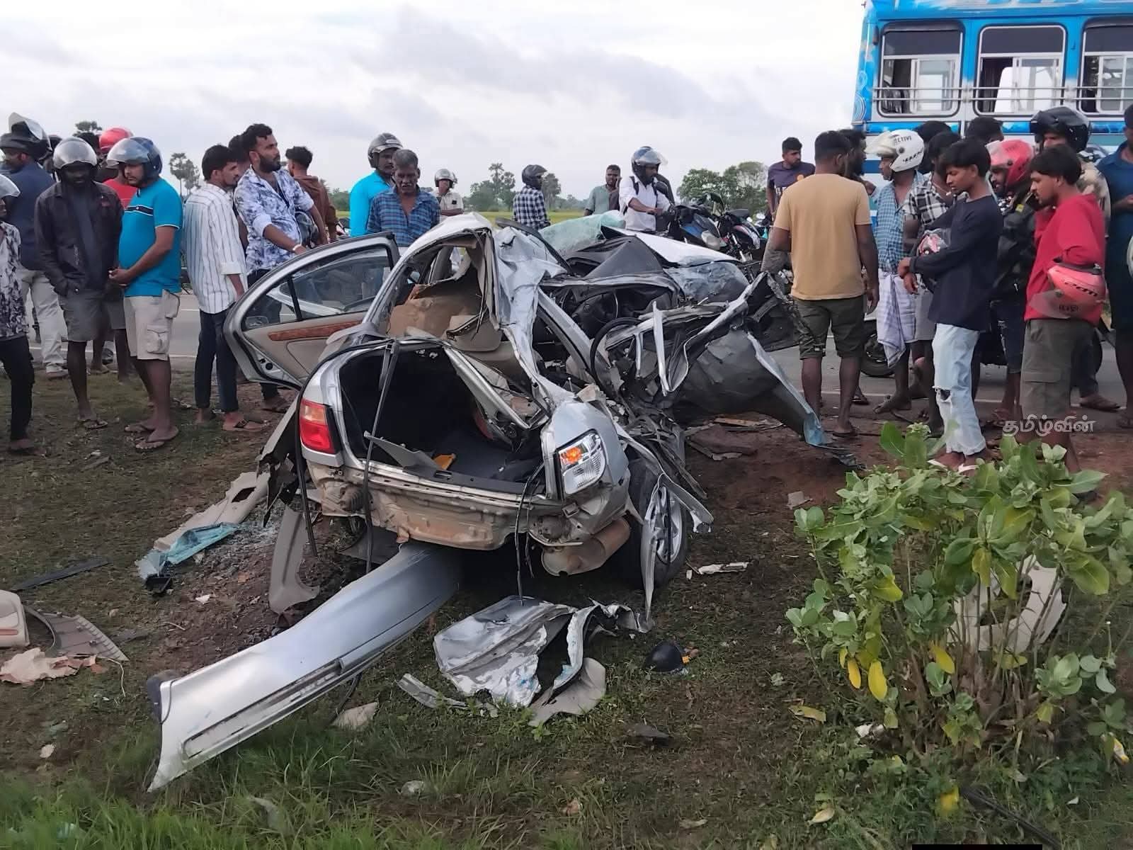 கிளிநொச்சி, முரசுமோட்டை பகுதியில் இடம்பெற்ற கோரவிபத்தில் ஐவர் பலி.