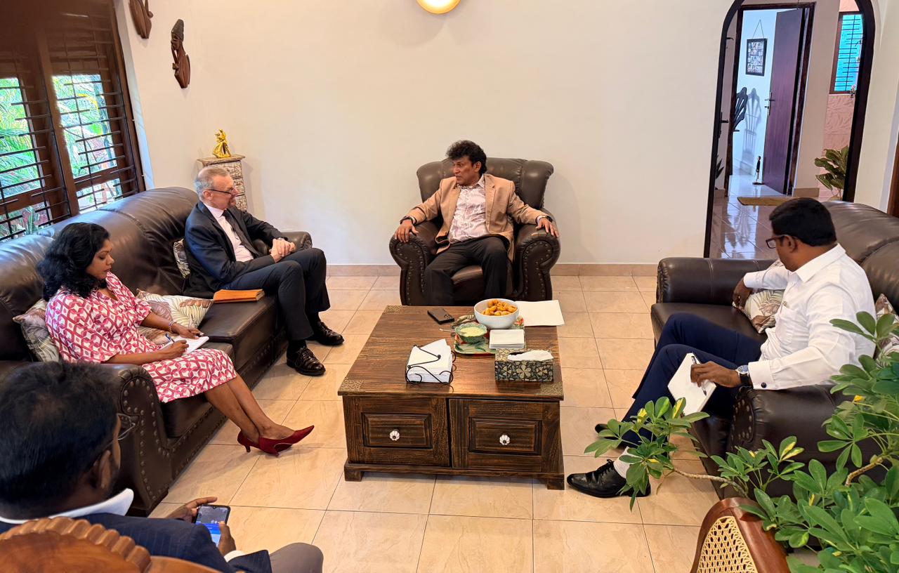 மலையக மக்களுக்கான காணி உரிமைக்காக ஜி.எஸ்.பி. வரி ஆயுதத்தைக் கையிலெடுங்கள்!  – பிரான்ஸ் தூதுவரிடம் மனோ கோரிக்கை.