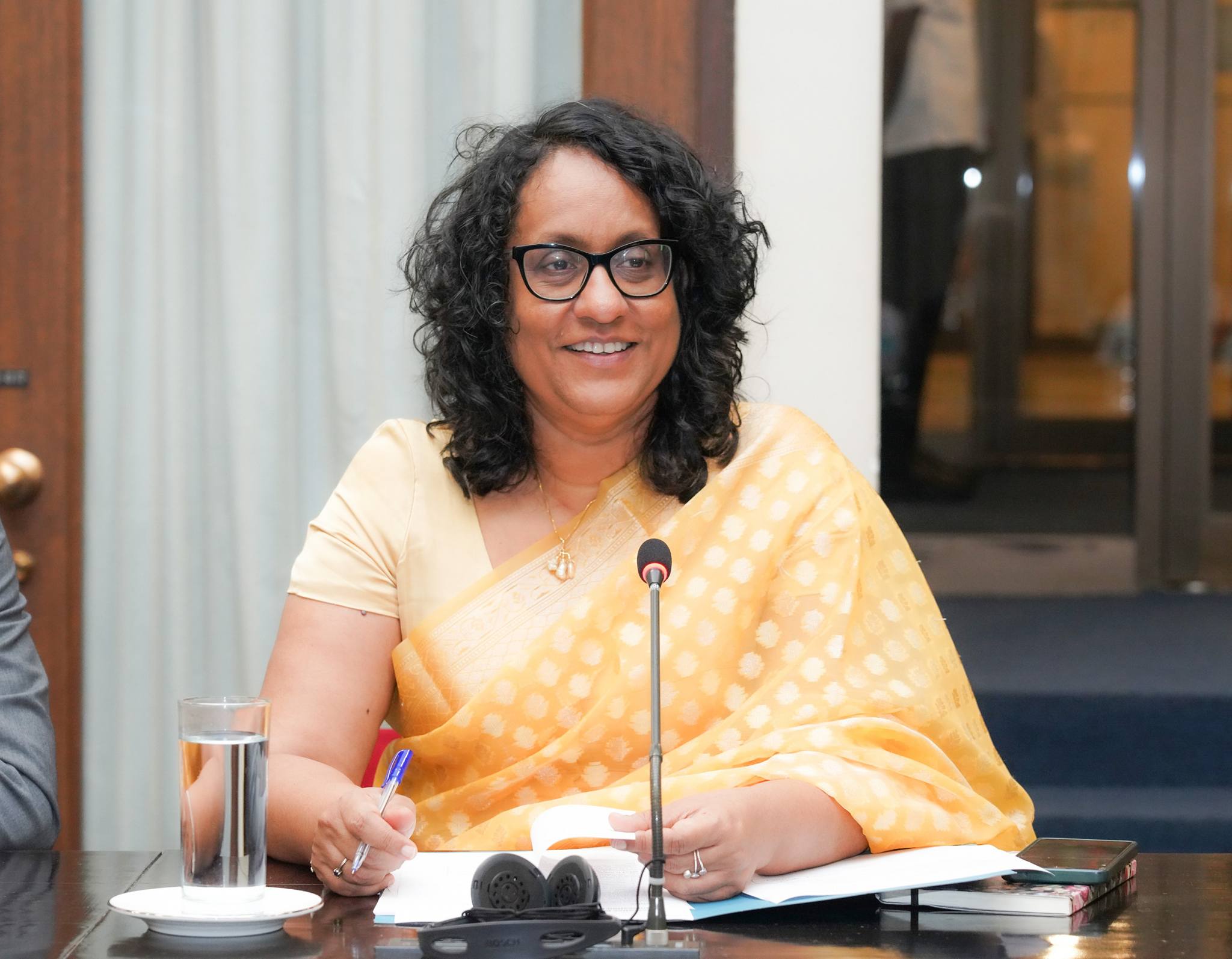 ஹரிணிக்கு எதிரான பிரேரணையில் 50 இற்கும் மேற்பட்டோர் கையொப்பம்  – நாளை சபாநாயகரிடம் கையளிக்கத் தீர்மானம்.