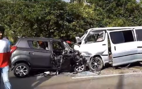 முந்தல் – நவத்தன்குளத்தில் கோர விபத்து  கார் – வான் நேருக்கு நேர் மோதல்! இரு பெண்கள் உட்பட மூவர் சாவு!!