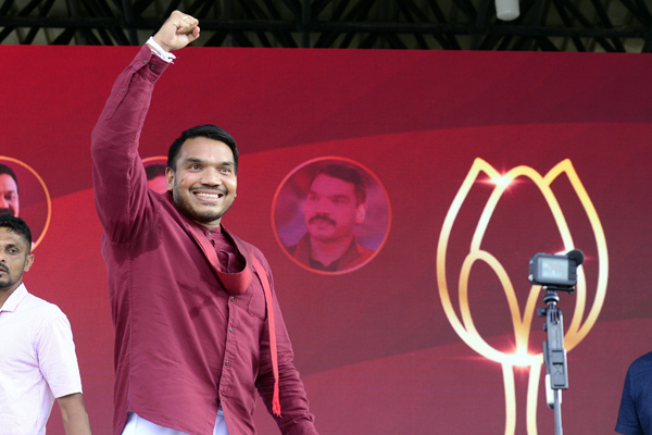 மீண்டெழுந்த மொட்டுக் கட்சி! உயருகின்றது மக்கள் ஆதரவு!!  – இப்படிக் கூறுகின்றார் நாமல்.