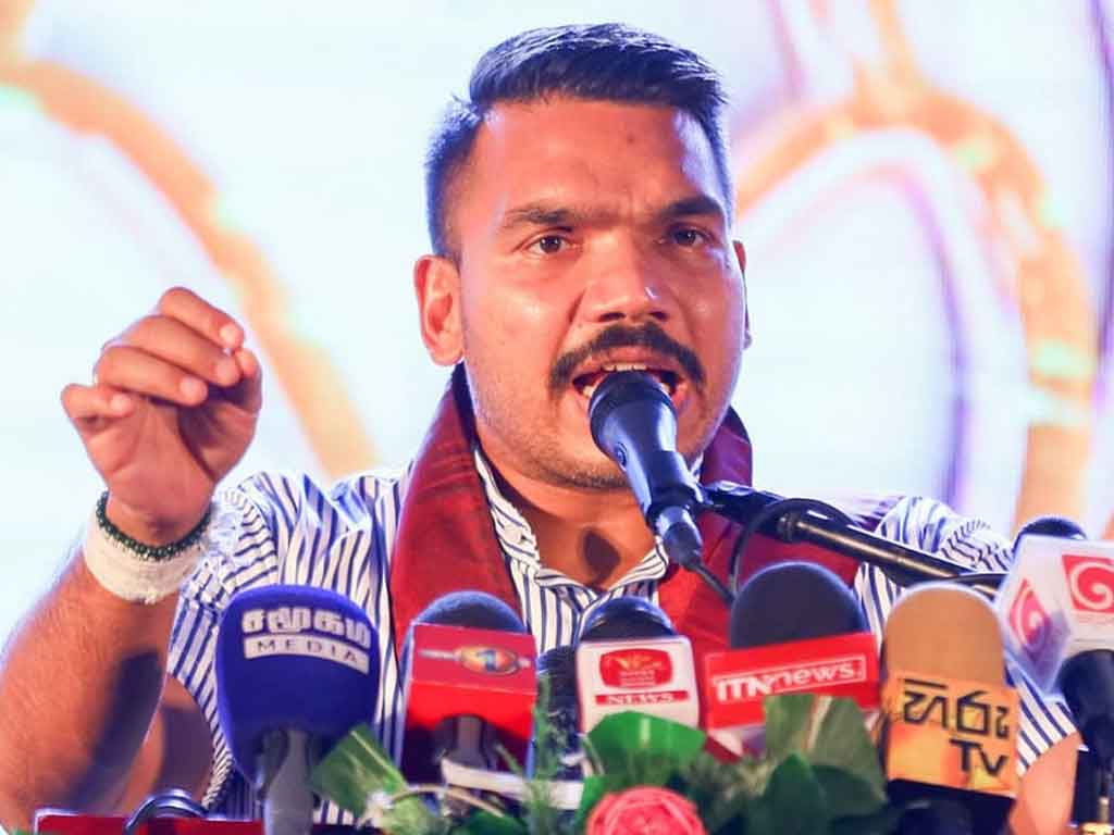 நீதிமன்றுக்கு இழுத்து அரசியல் பழிவாங்கல்!  – அநுர அரசு மீது நாமல் பாய்ச்சல்.