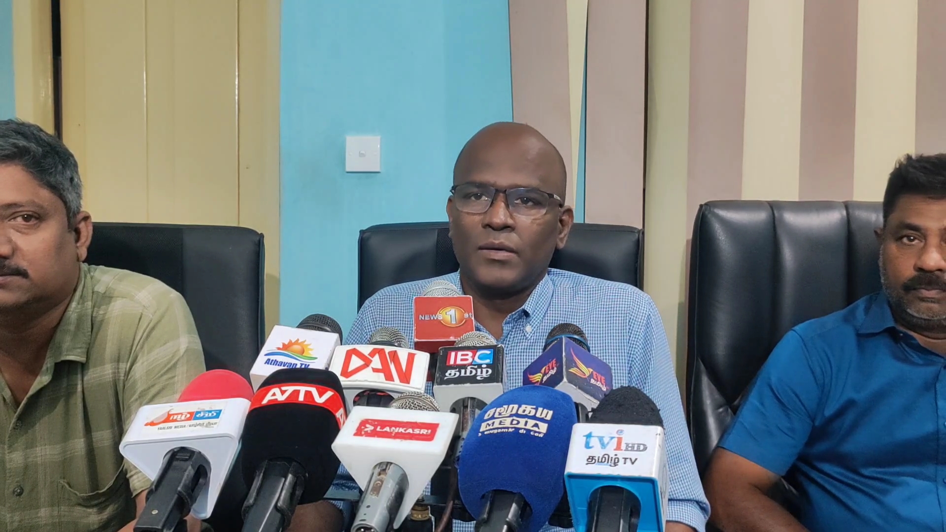 கிவுல் ஓயா திட்டம் மூலம்  வவுனியா – முல்லைத்தீவு மாவட்டங்களின் இனப்பரம்பலை மாற்றியமைக்க முயற்சி!  – போராட்டத்தில் ஒன்றிணையுமாறு சத்தியலிங்கம் எம்.பி. அழைப்பு திட்டம் மூலம்  வவுனியா – முல்லைத்தீவு மாவட்டங்களின் இனப்பரம்பலை மாற்றியமைக்க முயற்சி!  – போராட்டத்தில் ஒன்றிணையுமாறு சத்தியலிங்கம் எம்.பி. அழைப்பு.