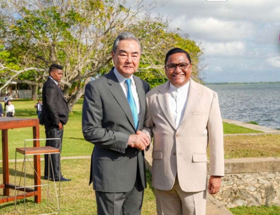 விஜித ஹேரத்தை சந்தித்த வாங் யீ.