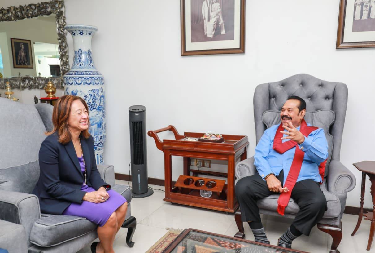 ராஜபக்க்ஷ ஆட்சிக்கு ‘இராஜதந்திர தலையிடி’ கொடுத்த  ஜூலி சாங்குடன் மஹிந்த சந்திப்பு.