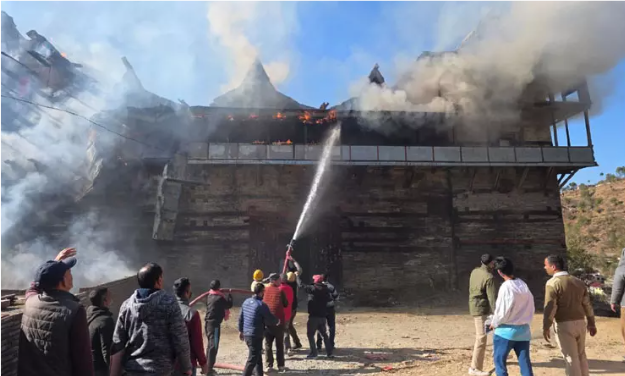 சிம்லா சோகம்: தீக்கிரையான 800 ஆண்டு கால வரலாற்றுச் சின்னம் – கியோந்தல் அரண்மனை சாம்பலானது!