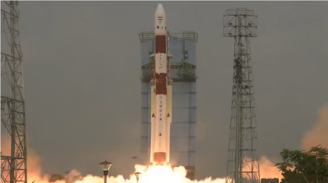இஸ்ரோவின் மற்றுமொரு சாதனை: பிஎஸ்எல்வி சி-62 ராக்கெட் மூலம் 16 செயற்கைக்கோள்கள் வெற்றிகரமாக விண்ணில் ஏவப்பட்டன!