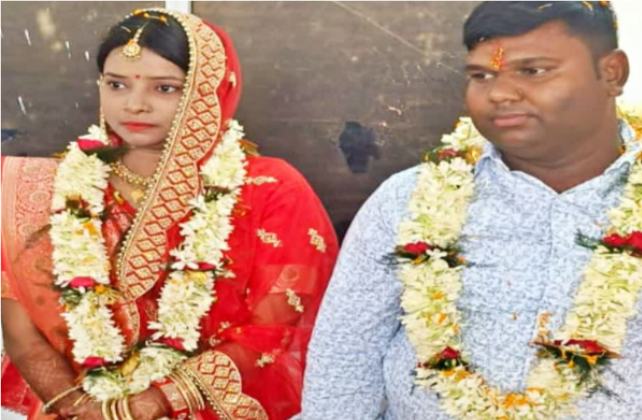 மகளைக் காணக் கதவைத் திறந்த பெற்றோர்: அதிர்ச்சியில் உறைந்த பீஹார் – வாசலில் வீசப்பட்ட பெண்ணின் உடல்!