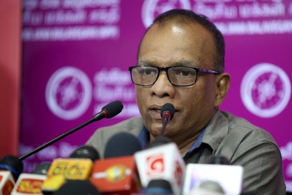 பொருளாதாரத்தைச் சீரழித்தவர்கள் உலகுக்கு பாடம் எடுக்க முயற்சிப்பது வேடிக்கையானது!  – நாமல் குறித்து அமைச்சர் அநுர கருணாதிலக சாடல்.