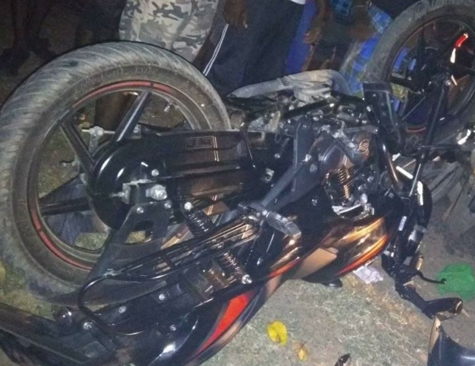 மோட்டார் சைக்கிள் விபத்தில் இளைஞர் ஒருவர் உயிரிழப்பு!  – முதியவர் ஒருவர் படுகாயங்களுடன் வைத்தியசாலையில்..