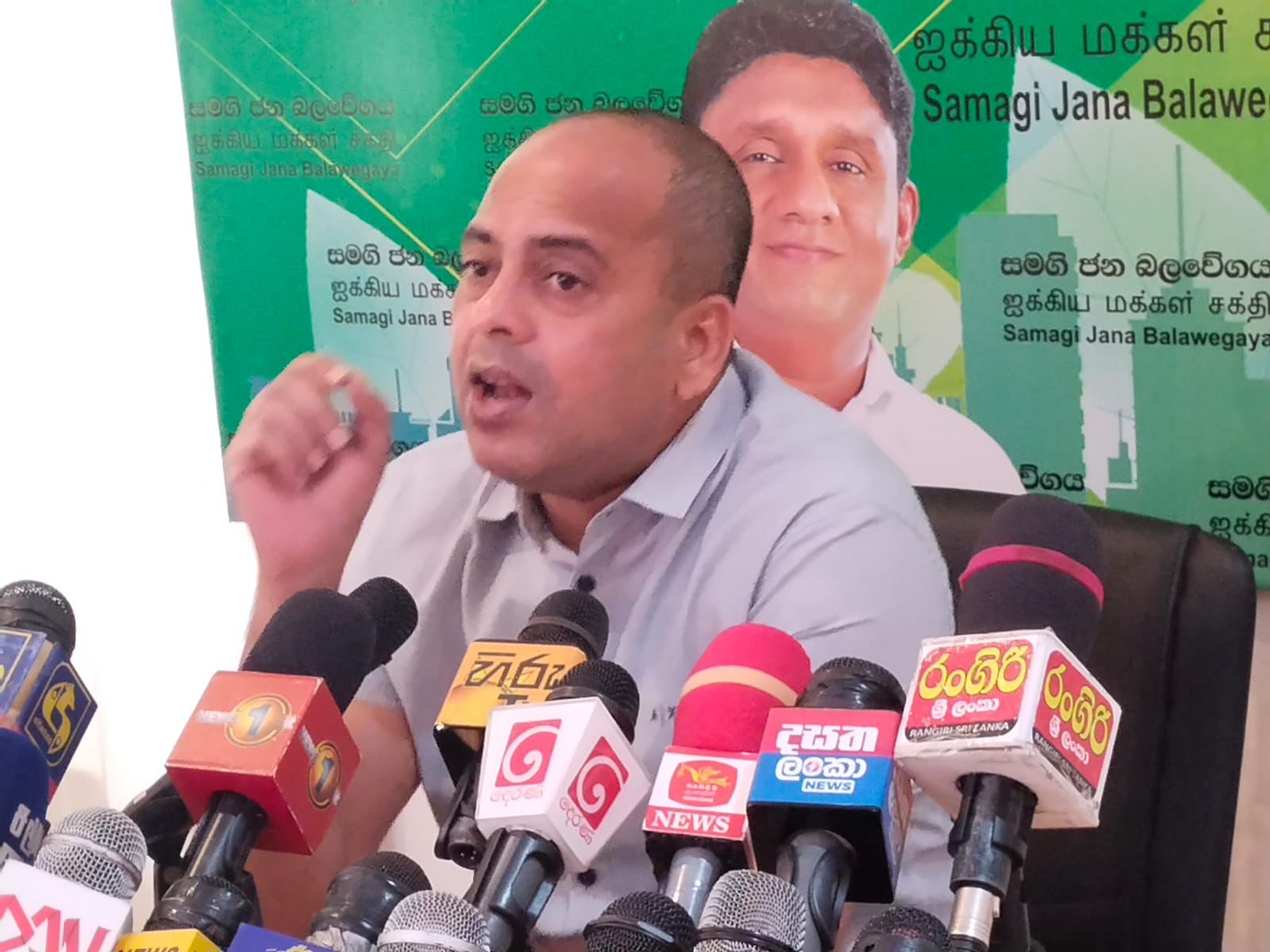 நாடாளுமன்றத்தின் கௌரவத்தைக் காக்க  சபாநாயகர் உடனடியாக பதவி விலக வேண்டும்!  – ஐக்கிய மக்கள் சக்தி இடித்துரைப்பு.