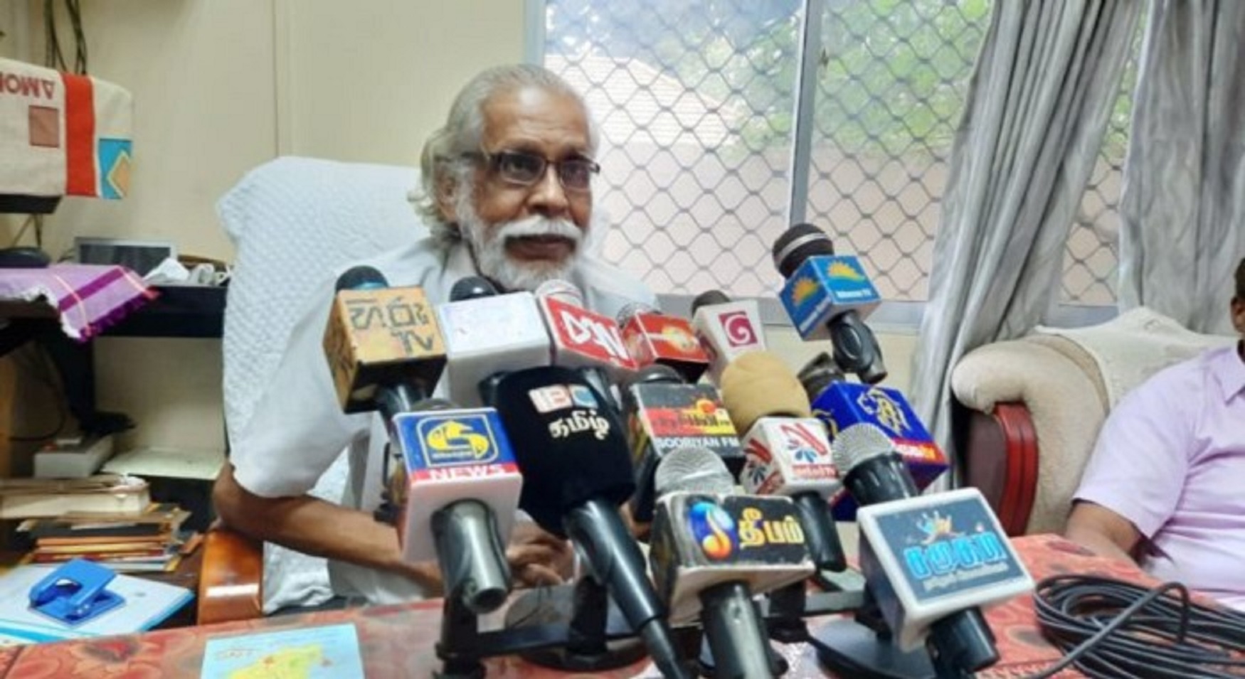 வாகனத்தின் சக்கரத்தைச் சுடாமல் உயிரைப் பறிப்பதா?  அல்லைப்பிட்டி மரணத்துக்கு பொலிஸாரே முழுக்காரணம்  – சிரேஷ்ட சட்டத்தரணி சிறீகாந்தா கடும் கண்டனம்.