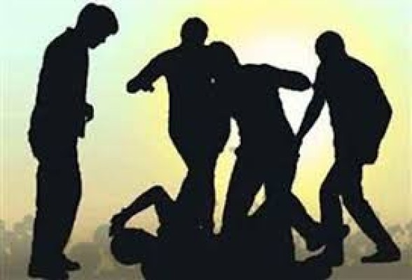 பரீட்சை நிலையத்தில் மோதல்! காயமடைந்த 5 மாணவர்கள்!!  – வைத்தியசாலையில் இருந்து வந்து பரீட்சை எழுதினர்.