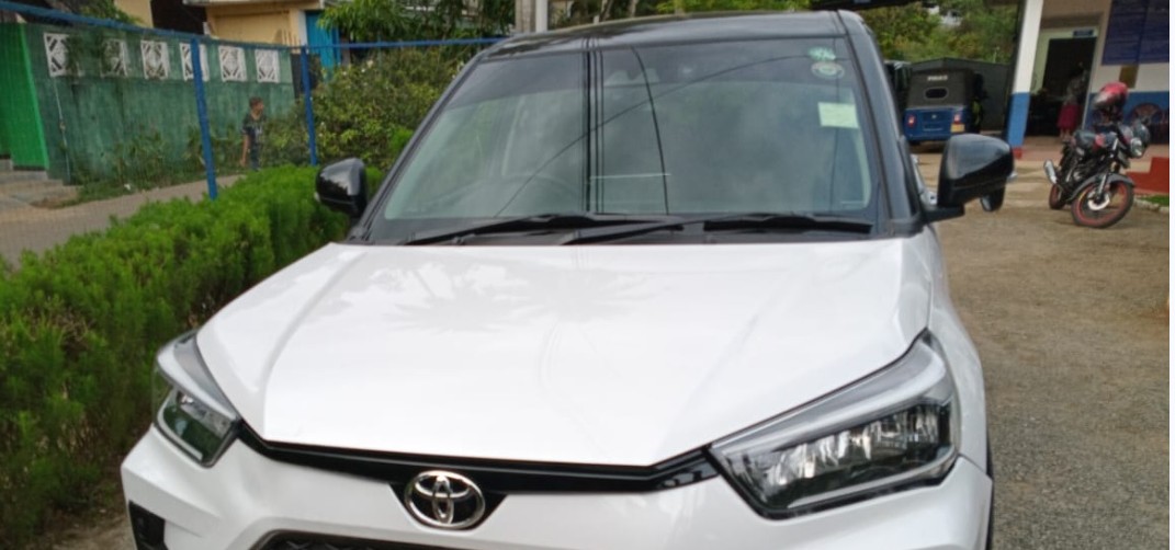 பஸ்ஸை முந்த முயன்ற கார் மோதி பச்சிளம் சிறுமி பரிதாப உயிரிழப்பு!  – கம்பளையில் சோகம்.