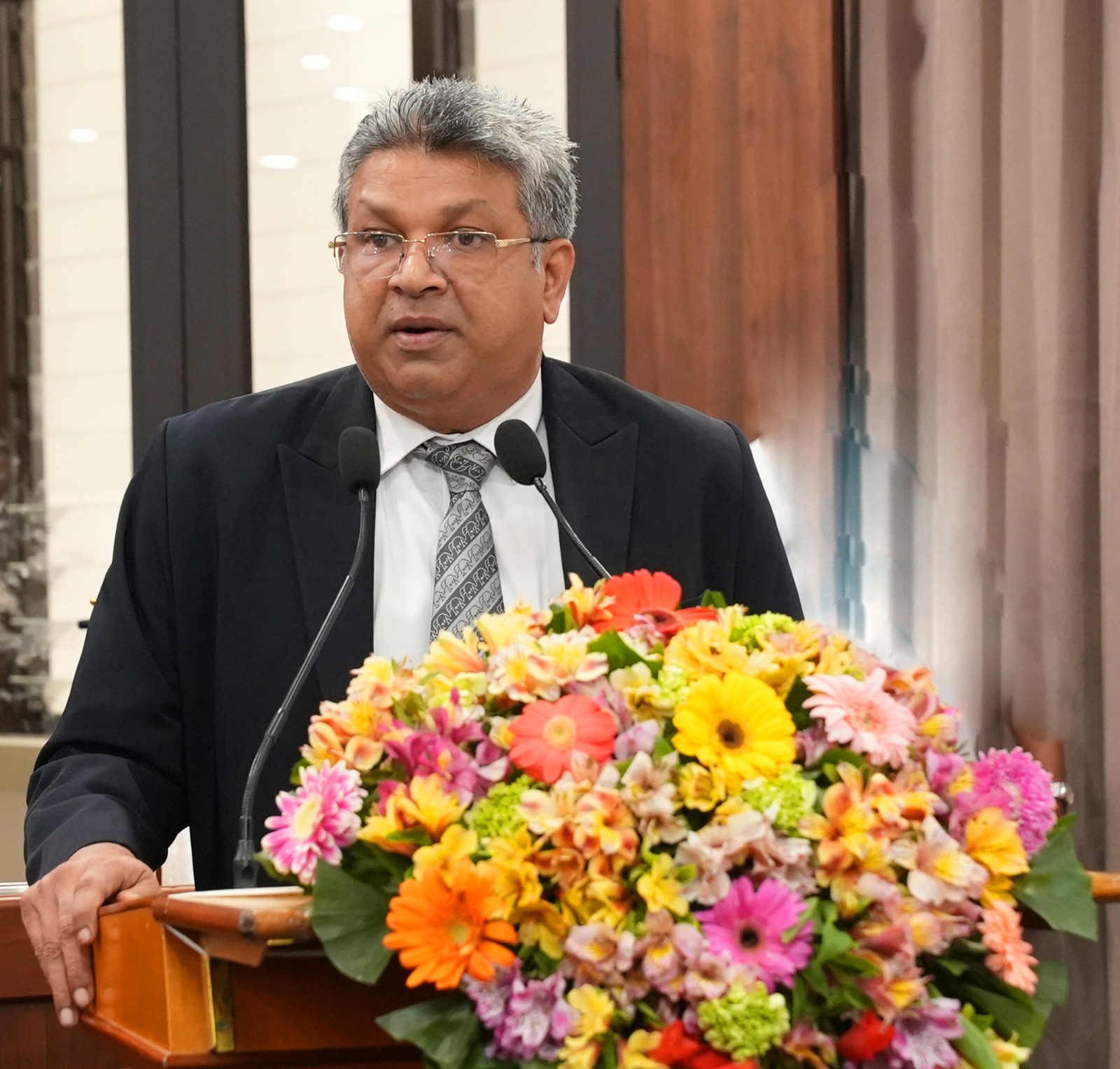 லண்டனில் நாமலுக்கு விழுந்தது சர்வதேச அடி  – நீதி அமைச்சர் ஹர்ஷண கடும் சாடல்.